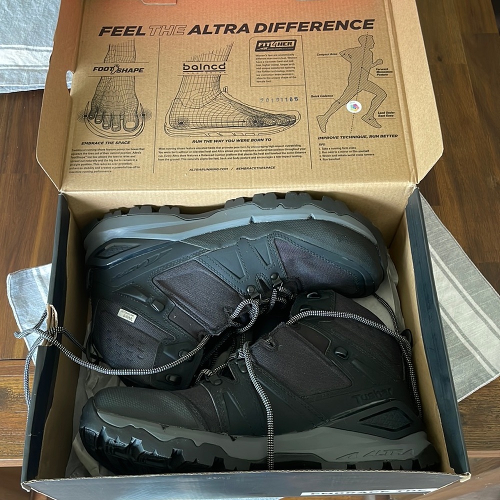 Mens Altra Tushar Boot 10.5 Medium width